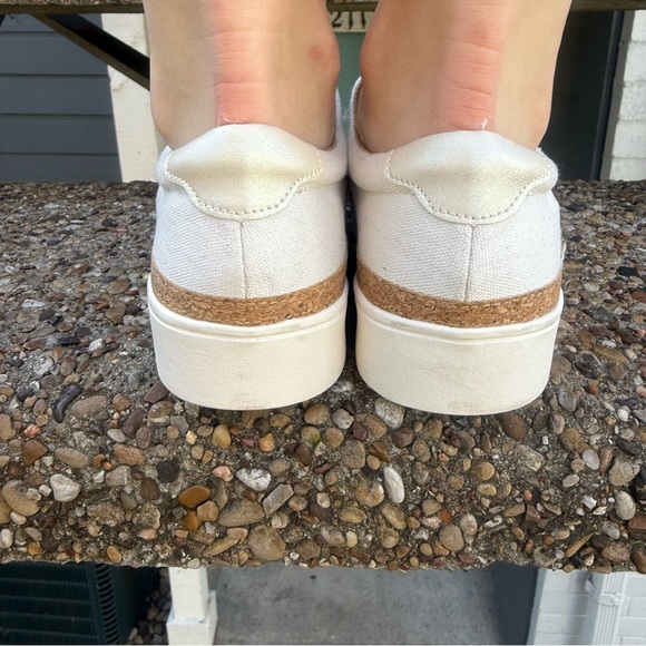 NEW REVITALIGN White Flats Minimalist Design, super comfortable, - Picture 11 of 12